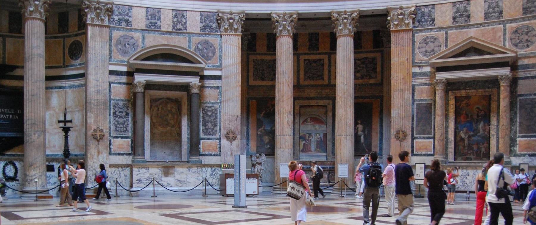 Inside view. Pantheon tours are available.